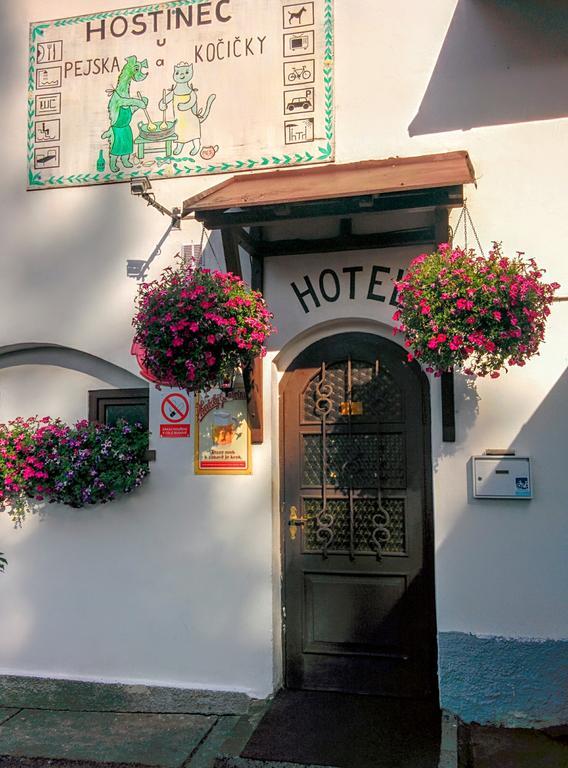 Hostinec U Pejska A Kocicky Mariánské Lázně Exterior foto